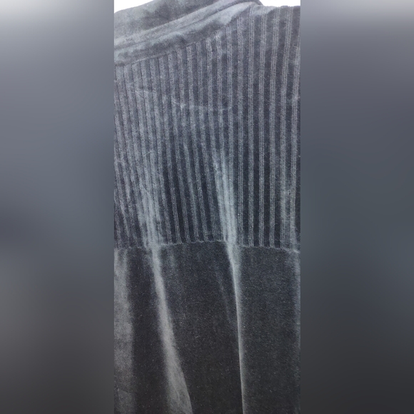 Elizabeth By Liz Claiborne Very Black Velor Long Sleeve 2x (22-24)Top EUC - Picture 4 of 11